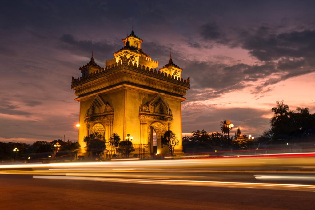 patuxai à vientiane